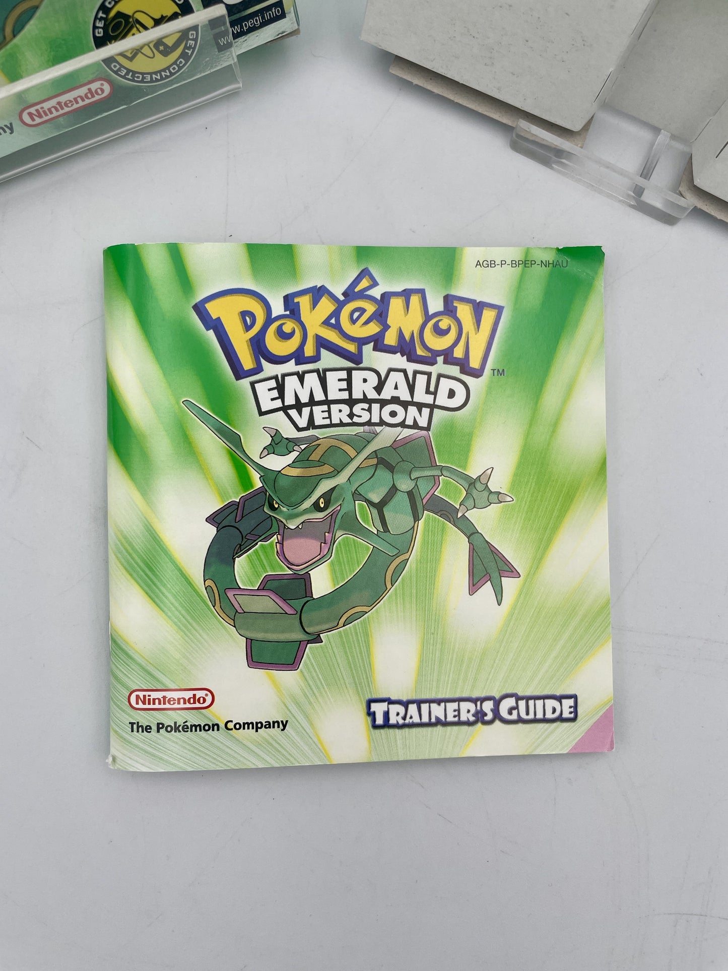 nintendo-game-boy-advance-pokemon-emerald-complete-in-box