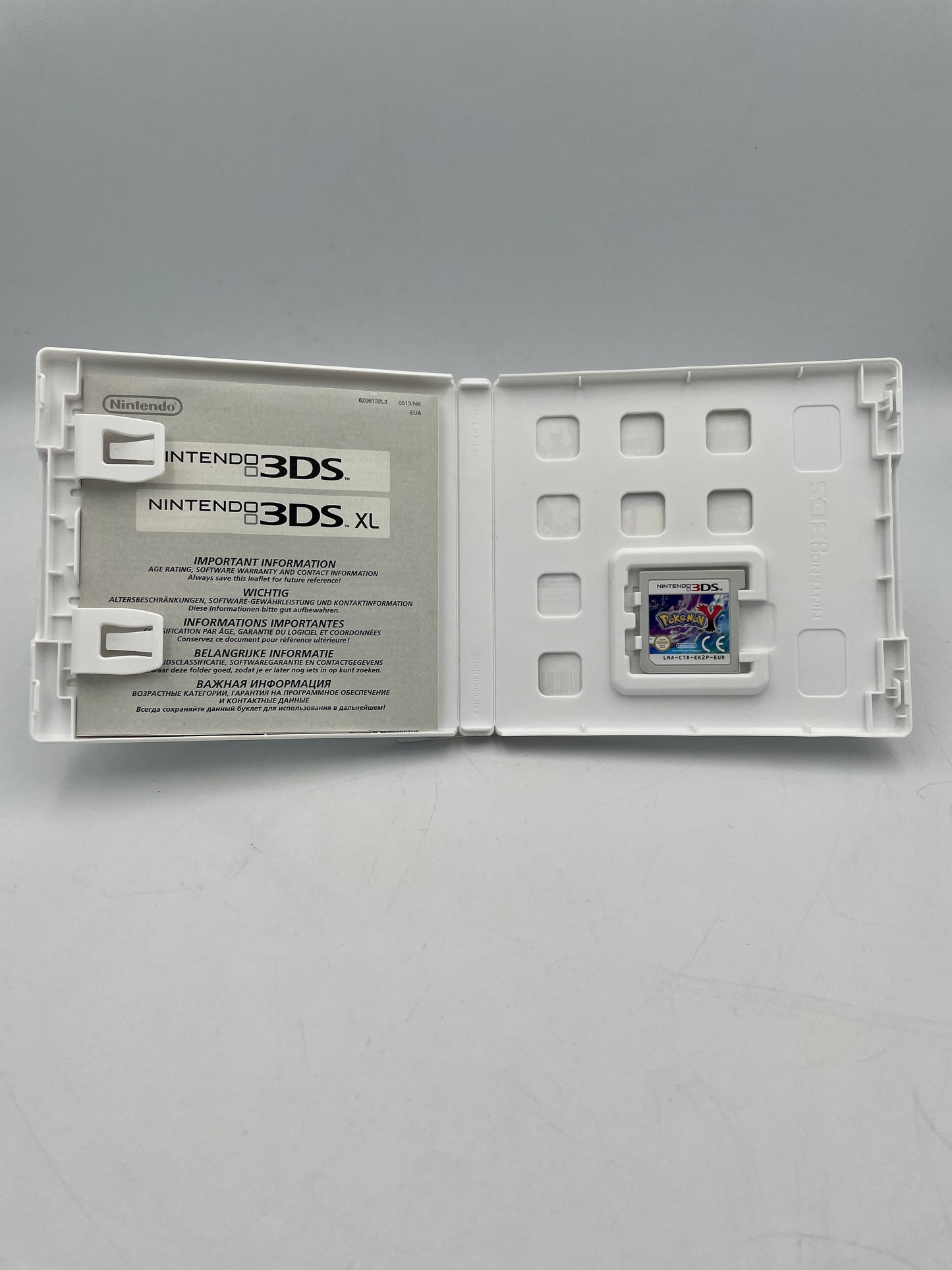 nintendo-3ds-pokemon-y-game open