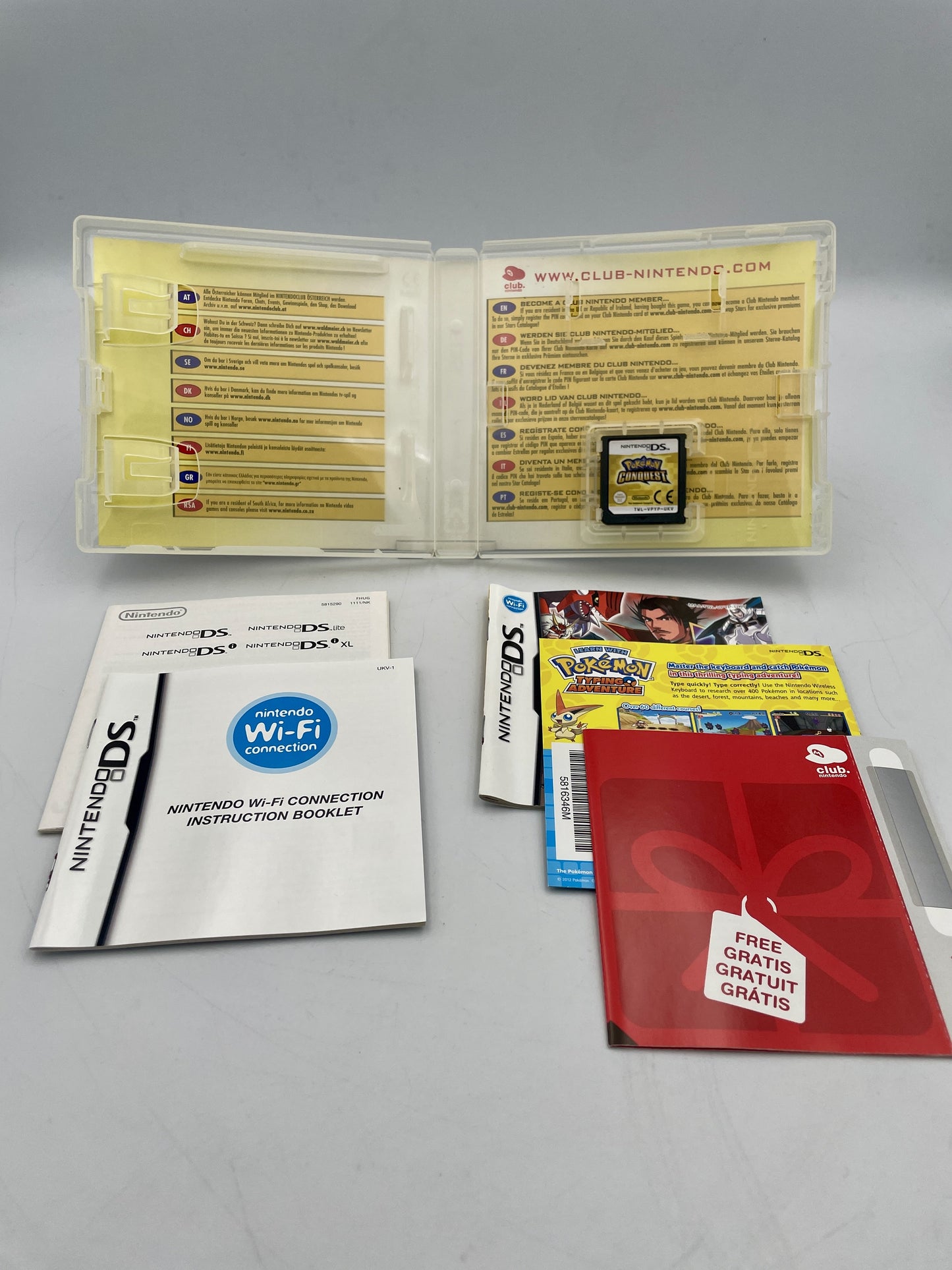 nintendo-ds-pokemon-conquest-complete open