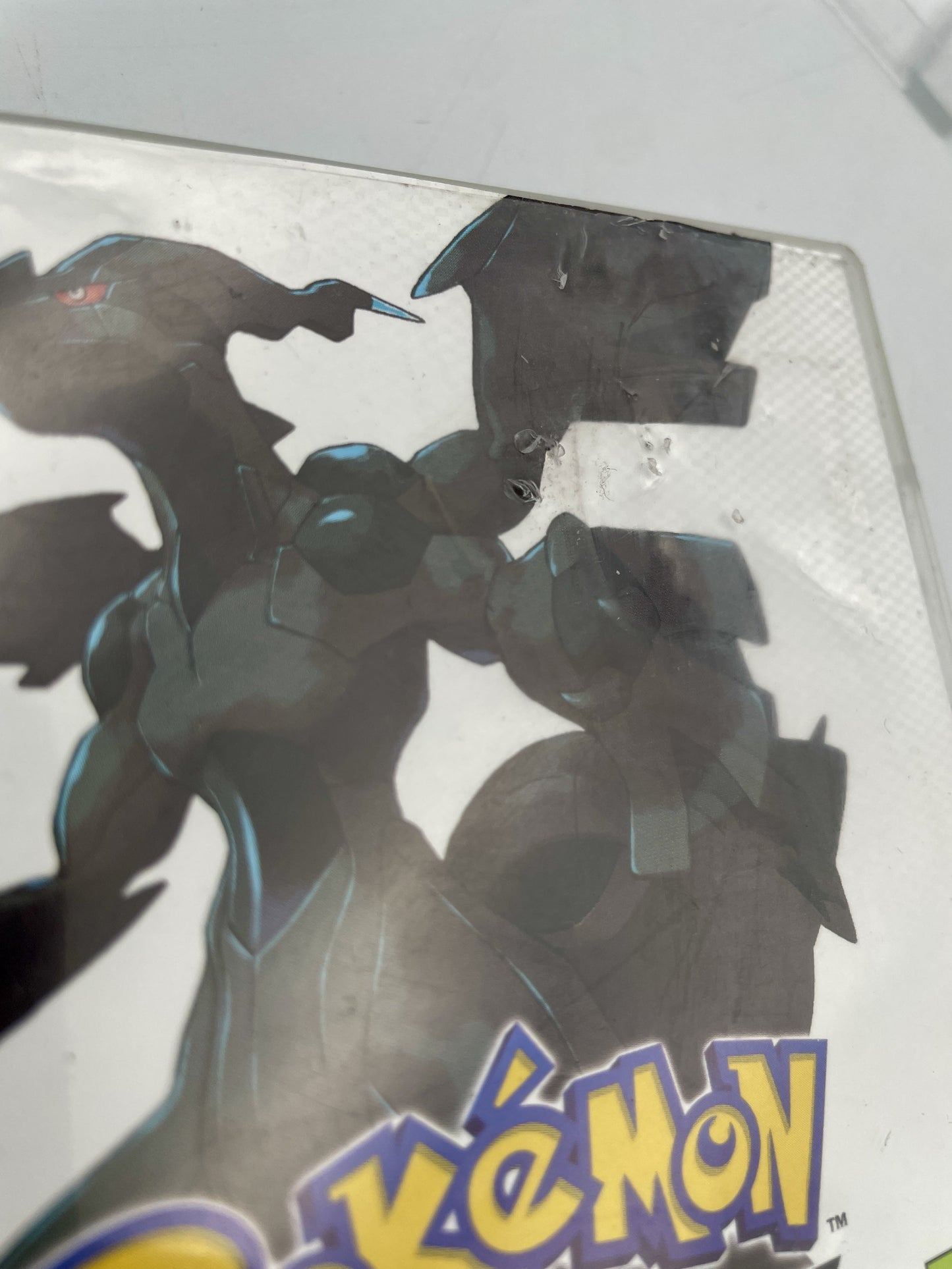 nintendo-ds-pokemon-white-complete close up 1