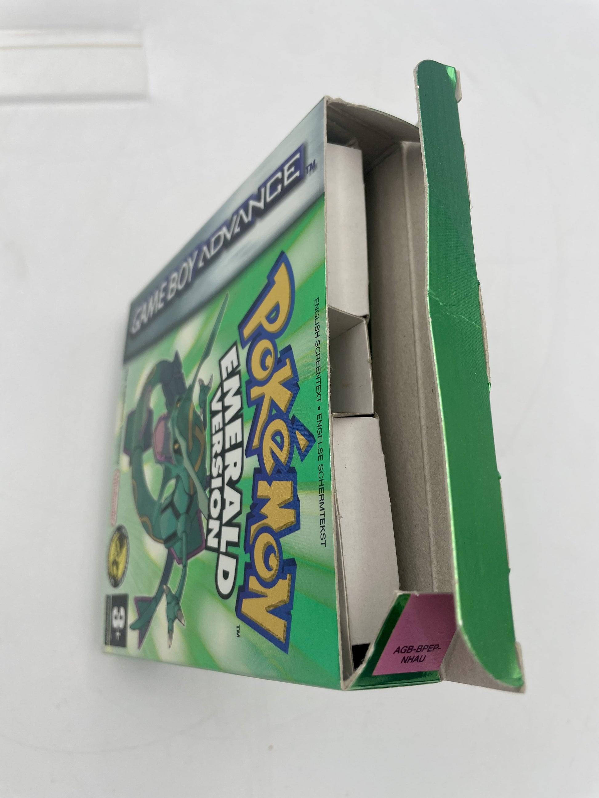 nintendo-game-boy-advance-pokemon-emerald-complete-in-box