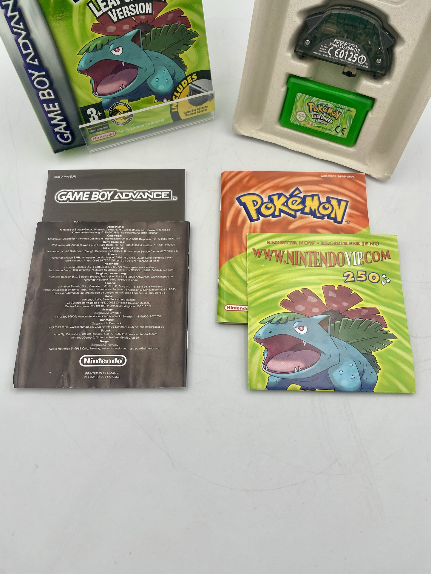 nintendo-game-boy-advance-pokemon-leaf-green-complete-in-box