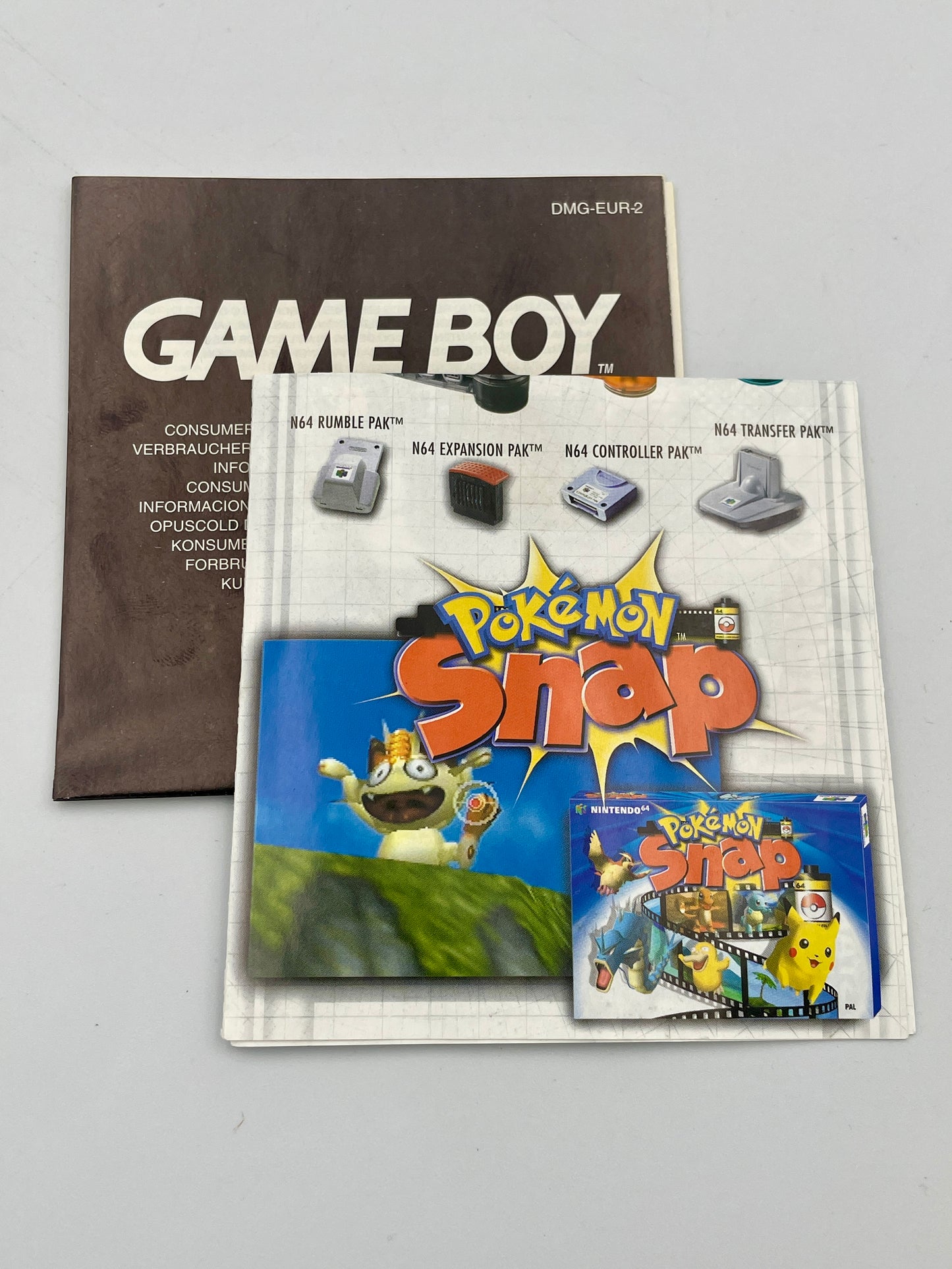 Game Boy packaging with 'Pokémon Snap' on a gray background